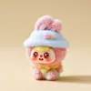 Lindo Conejo de Peluche con Forma de Frijol Sentado y Usando Sombrero Adorno Mini de Escritorio de Moda Caja Ciega Bolsita Ciega Accesorios Venta al por Mayor