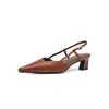 Sandalias cuadradas de tacón grueso estilo francés en 4 colores en stock, con tiras delantera y trasera, hechas de piel de oveja de capa superior con superficie suave y tacón medio, de moda
