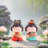 Figura de Cabeza Oscilante Feliz Tang Xiaohuan de Moda Decoración para el Hogar Regalo Exquisito para Estudiantes Venta al por Mayor desde el Fabricante