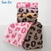 Set de toallas extragrandes con estampado de leopardo, incluye toallas de baño y toallas faciales, hecho de forro polar de coral, muy absorbente y de secado rápido, para venta al por mayor transfronteriza