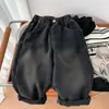 Pantalón vaquero de una pieza de forro polar para niño para otoño e invierno 2026, nuevos pantalones holgados de estilo coreano para niños, pantalones largos suaves para bebés y niños pequeños