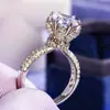 Nuevo Anillo de Bodas de Flor de Lenguaje de Flores de Diamante Imitación para Mujer Europea y Americana con Montura de Cobre Circonita Anillo de Intercambio de Bodas Joyería Venta Caliente R6122
