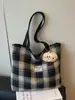 Bolso de Hombro a Cuadros de Gran Capacidad para Mujer 2026 Nuevo Estilo Coreano Bolso Tote Versátil para Mujer Bolso de Mano de Nicho a la Moda para Mujer