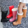 Botas de lluvia, zapatos impermeables estilo japonés, adecuados para todas las estaciones, altura hasta la pantorrilla, moldeados por inyección, para uso casual diario, estilo de bota alta de invierno, de moda, engrosados y duraderos
