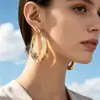 Los pendientes extragrandes, minimalistas y de moda de Amazon son perfectos para que las mujeres los usen todos los días
