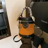 Bolsa de Ombro Versátil Vintage para Mulheres, Nova Bolsa Transversal de Nicho Inverno 2025, Bolsa de Mão Acolchoada Texturizada, Bolsa Saco