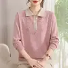 Blusa de tricô rosa plus size feminina para meia-idade e idosos, com gola dobrável, mangas compridas, design bordado, confortável e versátil