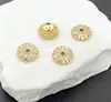 Tampão de Flor Oca em Cobre Fundido em Forma de Coração com Espaçador de Zircônia Microincrustado, Cor Dourada 18K Conservadora de Cor Material para Pulseira DIY Acessório de Tampão de Flor
