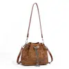 Bolso de cubo con cordón de gamuza y pedrería transfronterizo para mujer, moda nueva primavera 2026 bolso pequeño cruzado con cadena al hombro