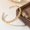 Exquisito y deslumbrante nuevo conjunto de pulsera y anillo de moda para mujer en dos tonos oro y plata con diamantes ovalados y escalonados, fuente mayorista para ventas transfronterizas