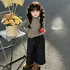 Traje para Niñas Otoño/Invierno 2026 Nuevo Elegante Niña Pequeña Ropa Gruesa de Otoño para Niños Chaleco de Invierno Conjunto de Tres Piezas Moderno