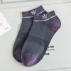 Meias Masculinas Estilo Primavera Folha de Bordo Color-Blocked Novas, Meias Curtas, Meias Esportivas, Respiráveis, Absorventes de Suor, Casuais, Versáteis, Meias para Estudantes