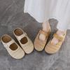 Meias-sapatos respiráveis Boken Toe de fundo plano com estilo literário e artístico para uso externo feminino, novo estilo Primavera/Verão 2025, sandálias casuais slip-on