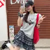 Conjunto de moda de verano 2026 para mujer: Camiseta de manga corta bordada estilo coreano con dibujos animados y falda de cuadros tipo pastel con cintura elástica