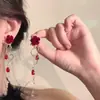 "Amante de las Rosas" Pendientes de Borla con Flor Flockada Color Rojo Vino de Año Nuevo Pendientes Retro Blancos de Lujo Accesible para Caras Cuadradas y Redondas