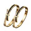 Popular Europeu e Americano Design de Laço de Imitação Arranjo de Tijolos Pulseira de Aço Inoxidável Quadrada Personalizada Tendência Pulseira de Aço Titânio para Mulheres