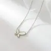 Nova Moda Colar de Aço Inoxidável Feminino Luxo Leve Design de Nicho Senso de Temperamento Borboleta Pingente de Madrepérola Corrente Simples para Clavícula