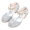 Novos sapatos de cristal prateados para desfile de meninas 2024 com vestido sapatos de princesa sandálias de salto alto com bico fechado infantis coreanas