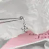 Pendientes de perlas con circonita cúbica brillante y fuegos artificiales rojos con temática de otoño e invierno, un diseño nuevo único y deslumbrante para mujer en 2026