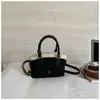Bolso bandolera personalizado casual y elegante, nuevo bolso pequeño cuadrado de felpa otoño 2026, bolso cruzado simple relajado y a la moda
