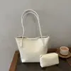 Bolsa transfronteiriça de nova textura feminina versão coreana versátil trançada PU bolsa de ombro única feminina estilosa retrô para o dia a dia bolsa mãe-filho