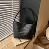 Bolsa de cubo nueva de verano transfronteriza versión coreana nicho bajo el brazo moda casual bolso de mano bolso de hombro de gran capacidad