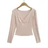 Camiseta Feminina de Gola V Cruzada de Manga Longa Estilo Americano Picante Outono Inverno Novo Slim Fit Valoriza a Silhueta Versátil Camada Base Top Básico