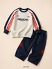 Conjunto de otoño para niño 2026 nuevo estilo, pantalones y sudadera elegantes para niños pequeños, conjunto de dos piezas para primavera y otoño para niños