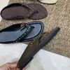Chanclas retro con remaches Chuyuji para mujer, sandalias de dedo con suela plana para uso en exteriores, sandalias casuales de playa estilo vacacional