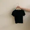 Conjunto de Duas Peças para Meninas: Camiseta Simples Versátil de Manga Curta Estilo Coreano 2026 Moda Verão com Barra Traseira e Calça Jeans