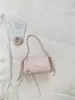 Bolso Boston Acolchado Nuevo Estilo Transfronterizo 2026 Bolso Cruzado Elegante de Alta Gama para Mujer Bolso de Hombro Cilíndrico de Lujo Ligero Francés