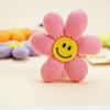 Broche de flor de cinco pétalos con cara sonriente relleno de algodón, accesorios de flores, accesorios para ropa, zapatos y calcetines, colgante de corazón para bolso de niña