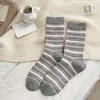 Meias de renda para mulheres, meias doces florais de cano médio, meias com acessório de laço e pérola estilo coreano, meias listradas empilhadas estilo japonês