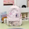 Mochila estilo anime girl doce com estampa de bolinhas e estrelas, atmosfera de convenção, estilo suave, mochila estudantil