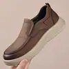 Zapatos casuales para hombre, nueva colección otoño/primavera, de suela gruesa, versátiles, modernos, de suela blanda, mocasines slip-on ligeros, adecuados para ropa de negocios