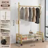 Perchero de metal móvil de pie color crema para dormitorio con ruedas para almacenamiento en casa y colgar ropa