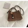 Bolso pequeño elegante de alta gama para mujer 2026 nueva moda versátil bandolera bolso de mano para el trabajo bolso tote tipo cubo