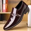 Comercio exterior nuevos zapatos de cuero para hombre moda coreana versátiles punta brillante casuales para las cuatro estaciones formales de negocios para hombre