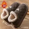 Chinelos de algodão masculinos, inverno, com calcanhar fechado, impermeáveis, adequados para uso externo, novo modelo 2026, uso doméstico, com sola grossa, quentes, sapatos de algodão com forro de pelúcia para homens