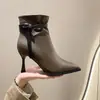 2026 Hebilla Adelgazante Frances Botas de Tacón Alto y Tobillo Otoño Invierno Nuevas Puntiagudas Tacón de Aguja Modernas Resistentes al Desgaste Botas Largas para Mujer