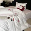 Juego de Cuatro Piezas de Franela de Algodón de Fibra Larga de Alta Gama Rosa Juvenil Estilo Fresco Funda Nórdica Dibujos Animados Lindos Cuatro Estaciones
