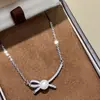 Colar Assimetrico de Laço com Diamantes e Pérolas Naturais de Água Doce para Mulheres Exquisito Corrente para Clavícula de Temperamento Elegante para o Dia a Dia