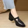Sapatos Mary Jane retrô estilo francês, com sola macia e salto grosso, nova coleção de outono, design versátil de bico fino, adequados para o trabalho e o uso diário, sapatos de couro de salto alto para mulheres