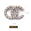 Broche de Moda con Letra Doble C Incrustaciones de Diamantes Perla Estilo Chanel Unisex Pin de Moda para Chaqueta