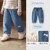 Pantalones vaqueros para bebé niña Jerry 2026 Nuevos Pantalones infantiles bordados con ribete de encaje Conjunto de otoño para bebé Pantalones tipo zanahoria para niño pequeño