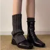 Botas finas elegantes de bico quadrado e salto baixo para mulheres, nova coleção primavera/outono 2026, estilo retrô, versáteis para o trabalho e o dia a dia, com zíper traseiro, botins da moda