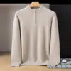 Nueva camiseta base de punto de cachemira para otoño e invierno, moderna, suave, color liso, jersey, cremallera simple de media altura, estilo de negocios para hombre