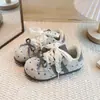 Tênis Feminino 2026 Primavera e Outono Novos Sapatos Casuais de Bolinhas para Meninas Sapatos de Corrida Fofos com Laço