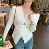 Suéter de punto ajustado de moda para invierno con cuello en V, diseño de botones, modelo nuevo 2026, dobladillo con abertura, top versátil de manga larga