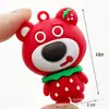 Chaveiro Popular Urso Morango, Chaveiro Urso de Pelúcia 3D, Pequeno Acessório DIY Feito à Mão, Pingente de Bolsa